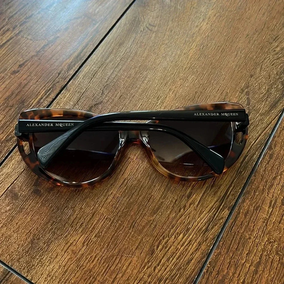 Alexander MQueen sunglasses main image 3
